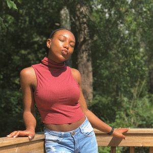 Meet your Posher, Crystal